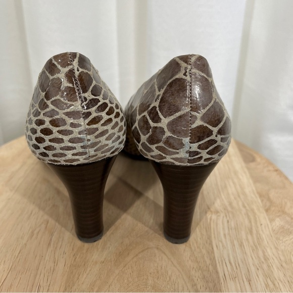 Liz Claiborne faux snake print pumps - Picture 5 of 9